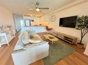 Spacious Apt with pool & parking